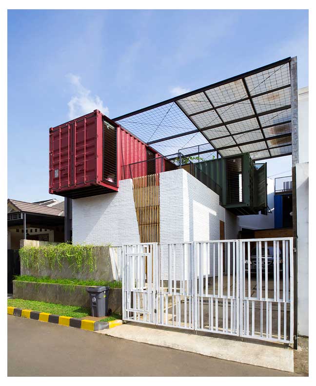 Mẫu nhà đẹp 2 tầng được thiết kế từ container cũ