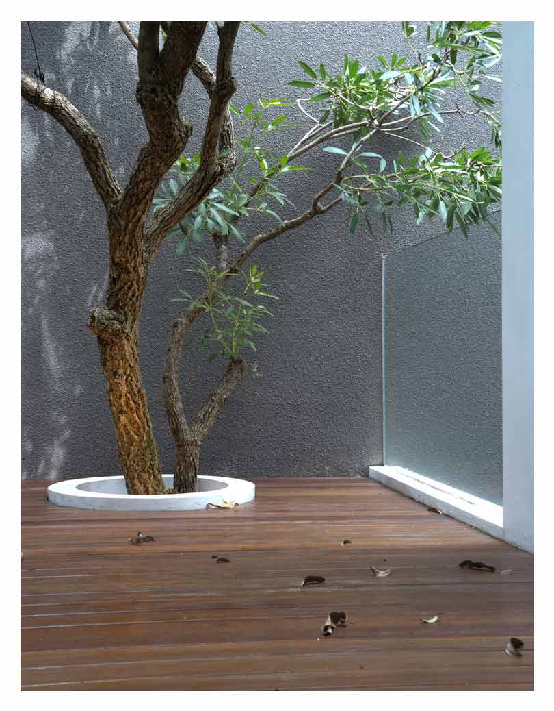 Mẫu nhà đẹp 2 tầng hiện đại với các lam dọc được thiết kế tinh tế | ND68-012