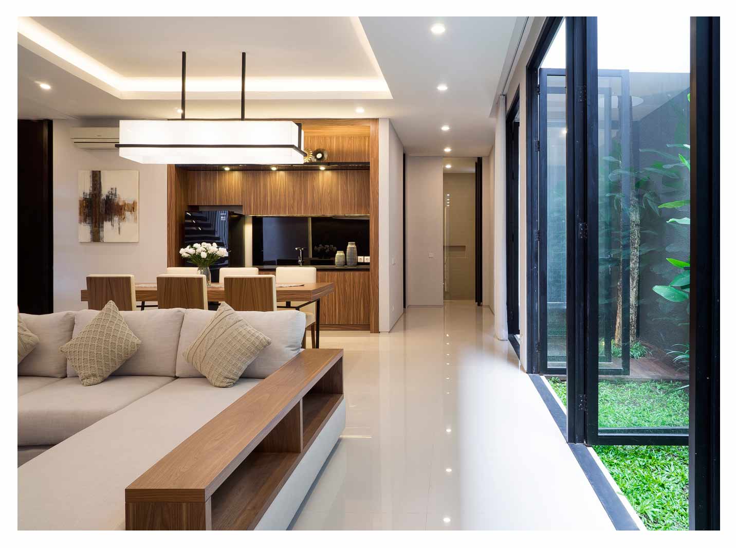 Mẫu nhà đẹp 2 tầng hiện đại với các lam dọc được thiết kế tinh tế | ND68-012